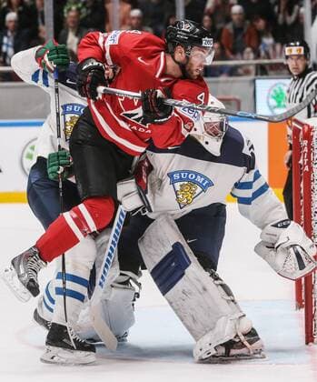 Eishockey, WM, Finnland - Kanada Canada s Taylor Hall (L) and Finland s goalie Mikko Koskinen in their 2016 IIHF World Championship WM Weltmeisterschaft Preliminary Round Group B Ice hockey Eishockey match at Yubileyny Sports Palace in St. Petersburg, Russia, May 17, 2016. The Finnish team won the game 4:0. Sergei Savostyanov TASS  TS02376E