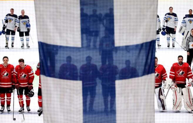 Eishockey, WM, Finnland - Kanada Finland s and Canada s players seen after their 2016 IIHF World Championship WM Weltmeisterschaft Preliminary Round Group B Ice hockey Eishockey match at Yubileyny Sports Palace in St. Petersburg, Russia, May 17, 2016. The Finnish team won the game 4:0. Alexander Demianchuk TASS  TS023774