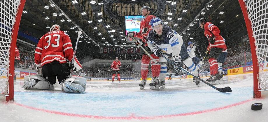 Eishockey, WM, Finnland - Kanada Canada s goalie Cam Talbot, Canada s Michael Matheson, Finland s Sebastian Aho and Canada s Cody Ceci (L-R) in their 2016 IIHF World Championship WM Weltmeisterschaft Preliminary Round Group B Ice hockey Eishockey match at Yubileyny Sports Palace in St. Petersburg, Russia, May 17, 2016. The Finnish team won the game 4:0. Alexander Nemenov AFP POOL TASS  TS02377E