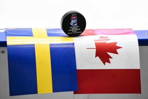 160519 Officiella matchpucken star redo ovanpa Sveriges och Kanadas flaggor inför kvartsfinalen i Ishockey-VM mellan Kanada och Sverige den 19 maj 2016 i St Petersburg.  Copyright: LUDVIGxTHUNMAN BB160519LT047