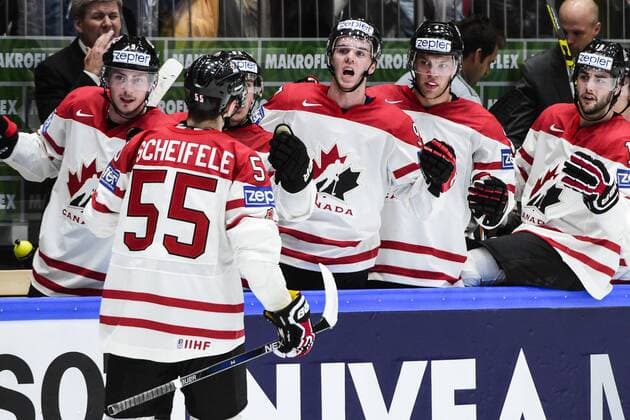 160519 Kanadas Mark Scheifele jublar med baset efter 1-0 malet under kvartsfinalen i Ishockey-VM mellan Kanada och Sverige den 19 maj 2016 i St Petersburg.  Copyright: LUDVIGxTHUNMAN BB160519LT063