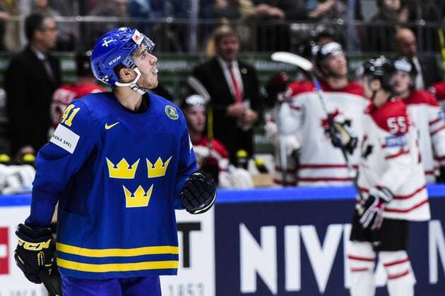 160519 Sveriges Alexander Wennberg deppar under kvartsfinalen i Ishockey-VM mellan Kanada och Sverige den 19 maj 2016 i St Petersburg.  Copyright: LUDVIGxTHUNMAN BB160519LT064