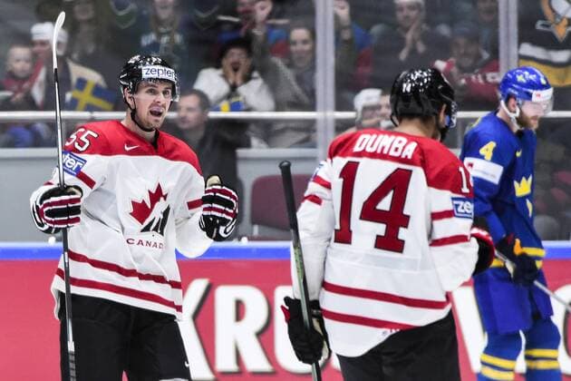 160519 Kanadas Mark Scheifele jublar mot Matt Dumba efter 2-0 malet under kvartsfinalen i Ishockey-VM mellan Kanada och Sverige den 19 maj 2016 i St Petersburg.  Copyright: LUDVIGxTHUNMAN BB160519LT075