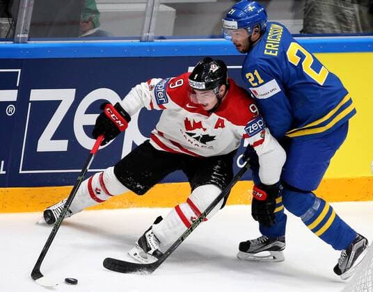Canada s Matt Duchene (L) and Jimmie Ericsson fight for the puck in their 2016 IIHF World Championship WM Weltmeisterschaft quarter-final Ice hockey Eishockey match against Denmark at the Yubileyny Sports Palace in St. Petersburg, Russia, May 19, 2016. Alexander Deminachuk TASS  TS023C09