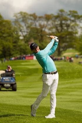 Bilder des Tages - SPORT 19.05.2016. The K Club, Straffan, Co. Kildare, Ireland. Dubai Duty Free Irish Open Golf Championship, round 1. Rory Mcilroy plays his second shot from the 5th hole rough. xPeterxFitzpatrickx  ActionPlus11738839