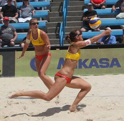 May 19, 2016 - Cincinnati, Ohio, U.S - German teammate Isabel Schneider on the left and Teresa Mersmann set up a play on Thu May 19, 2016. During play in the AVP FIVB Cincinnati Open in Cincinnati,Ohio. AVP FiVB Beach volleyball Beachvolleyball Cincinnati Open - ZUMAc199
