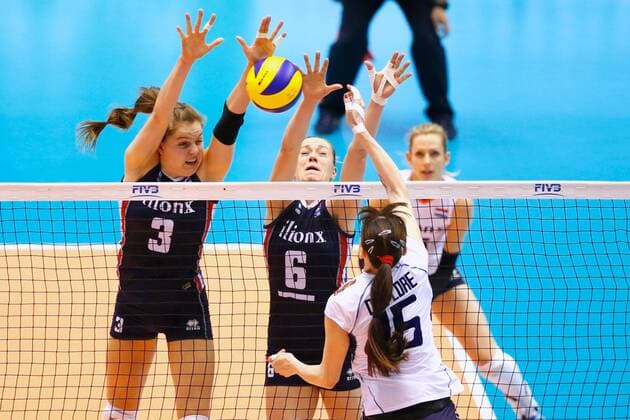 (L-R) Yvon Belien, Maret Balkestein (NED), MAY 20, 2016 - Volleyball : Women s Volleyball World Final Qualification for the Rio de Janeiro Olympics 2016 match between Netherlands 3-0 Italy at Tokyo Metropolitan Gymnasium, Tokyo, Japan. Noxthirdxpartyxsales  (ipha022038)