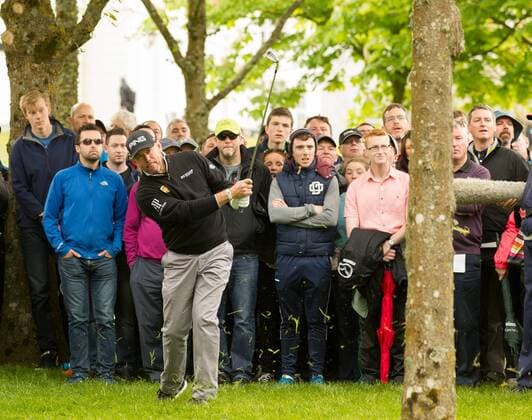 20.05.2016. The K Club, Straffan, Co. Kildare, Ireland. Dubai Duty Free Irish Open Golf Championship Round 2. Lee Westwood taking his second shot from the rough on the 17th hole. xPeterxFitzpatrickx  ActionPlus11739004