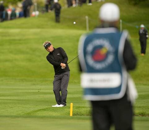 20.05.2016. The K Club, Straffan, Co. Kildare, Ireland. Dubai Duty Free Irish Open Golf Championship Round 2. S& xf3;ren Kjeldsen chipping onto the green on the 12th hole. xPeterxFitzpatrickx  ActionPlus11739028