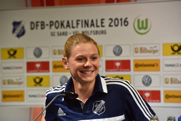 Die Spielerin Christine Veth (SC Sand) am 20.05.2016 in Köln bei der Pressekonferenz zum DFB Pokalfinale der Frauen zwischen SC Sand und Vfl Wolfsburg das am 21.05.2016 in Kölner Rheinenergie Stadion stattfindet.