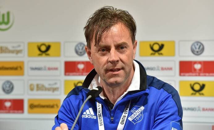 Trainer des SC Sand Alexander Fischinger am 20.05.2016 in Köln bei der Pressekonferenz zum DFB Pokalfinale der Frauen zwischen SC Sand und Vfl Wolfsburg das am 21.05.2016 in Kölner Rheinenergie Stadion stattfindet.