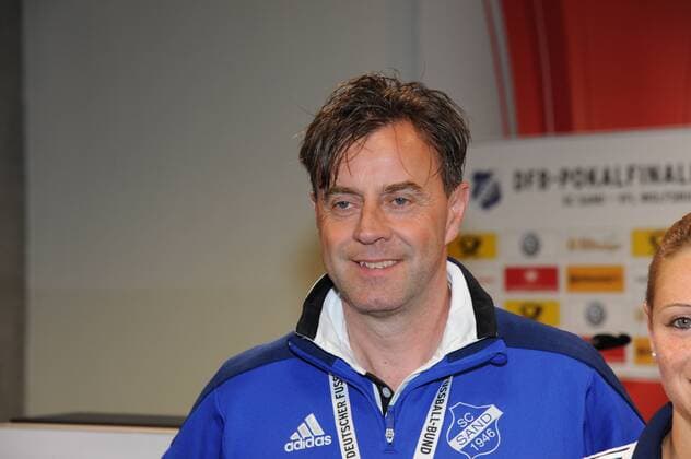 Trainer des SC Sand Alexander Fischinger am 20.05.2016 in Köln bei der Pressekonferenz zum DFB Pokalfinale der Frauen zwischen SC Sand und Vfl Wolfsburg das am 21.05.2016 in Kölner Rheinenergie Stadion stattfindet.