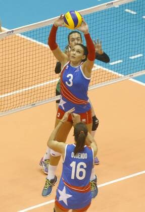 Puerto Ricans Alexandra Oquendo (R) and Vilmarie Mojica (C) in action against Zahra Guimour (L) of Algeria during their Pre-Olympic match ahead Olympic Games Olympische Spiele Olympia OS Rio 2016, at Roberto Clemente stadium in San Juan, Puerto Rico, 20 May 2016. PUERTO RICO - ALGERIA !ACHTUNG: NUR REDAKTIONELLE NUTZUNG!  SJ01 20160521-635993998065660345