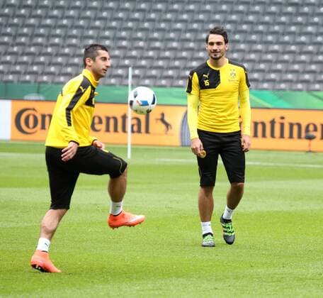 GER, DFB Pokal Finale 2016, Borussia Dortmund, Training 20.05.2016, OLympiastadion, Berlin, GER, DFB Pokal Finale 2016, Borussia Dortmund, Training, im Bild Mats Hummels (Borussia Dortmund), Henrikh Mkhitaryan (Borussia Dortmund) nordphotox xEngler