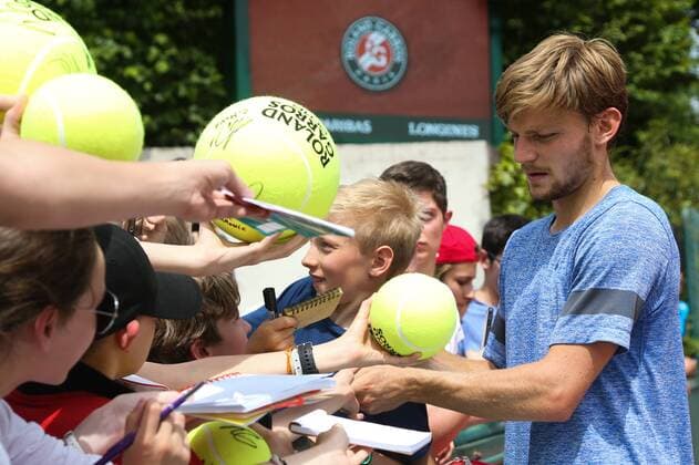 Belgian David Goffin signs autographs after a training practise at the Roland Garros French Open tennis tournament, in Paris, France, Saturday 21 May 2016. The Roland Garros Grand Slam takes place from 15 May to 5 June 2016. VIRGINIExLEFOUR  x04854688x