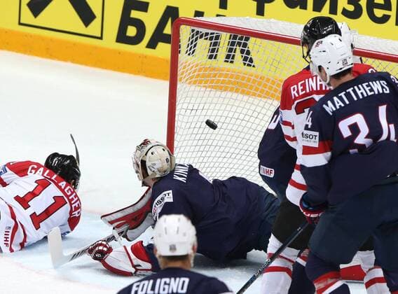 Canada s Brendan Gallagher and US goalie Keith Kinkaid (L-R background) in their 2016 IIHF World Championship WM Weltmeisterschaft semifinal Ice hockey Eishockey match at VTB Ice Palace in Moscow, Russia, May 21, 2016. Artyom Korotayev TASS  TS023F8E