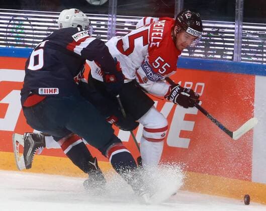 US Brady Skjei (L) and Canada s Mark Scheifele fight for the puck in their 2016 IIHF World Championship WM Weltmeisterschaft semifinal Ice hockey Eishockey match at VTB Ice Palace in Moscow, Russia, May 21, 2016. Sergei Fadeichev TASS  TS023F9A