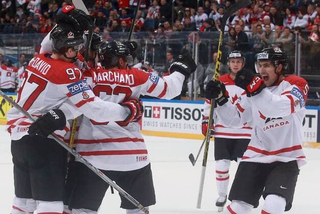 Canada s players celebrate scoring in the 2016 IIHF World Championship WM Weltmeisterschaft semifinal Ice hockey Eishockey match against the United States at VTB Ice Palace in Moscow, Russia, May 21, 2016. Sergei Fadeichev TASS  TS023FA0