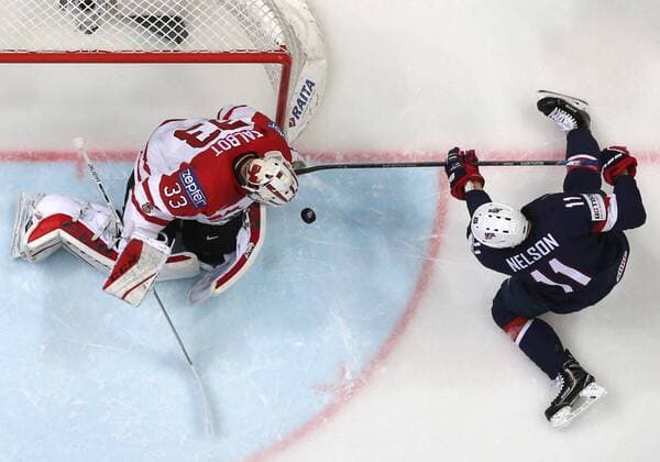 Canada s goalie Cam Talbot (L) and US Brock Nelson in action in their 2016 IIHF World Championship WM Weltmeisterschaft semifinal Ice hockey Eishockey match at VTB Ice Palace in Moscow, Russia, May 21, 2016. Artyom Korotayev TASS  TS023FA5