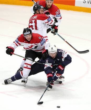 Eishockey, WM Halbfinale, USA - Kanada Canada s Ryan O Reilly, Mark Stone, Matt Duchene (top-bottom) and US Connor Murphy (front) fight for the puck in their 2016 IIHF World Championship WM Weltmeisterschaft semifinal Ice hockey Eishockey match at VTB Ice Palace in Moscow, Russia, May 21, 2016. Artyom Korotayev TASS  TS023FB4