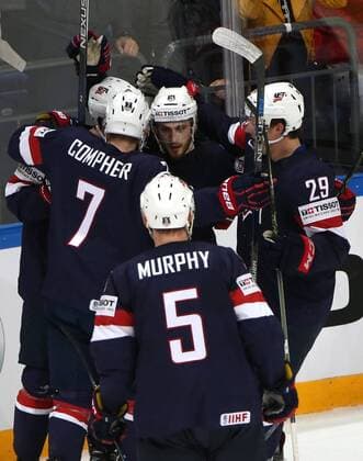 Eishockey, WM Halbfinale, USA - Kanada US players celebrate scoring in the 2016 IIHF World Championship WM Weltmeisterschaft semifinal Ice hockey Eishockey match against Canada at VTB Ice Palace in Moscow, Russia, May 21, 2016. Artyom Korotayev TASS  TS023FD6