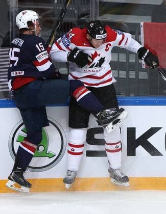 Eishockey, WM Halbfinale, USA - Kanada US Noah Hanifin (L) and Canada s Corey Perry in their 2016 IIHF World Championship WM Weltmeisterschaft semifinal Ice hockey Eishockey match at VTB Ice Palace in Moscow, Russia, May 21, 2016. Artyom Korotayev TASS  TS023FDB