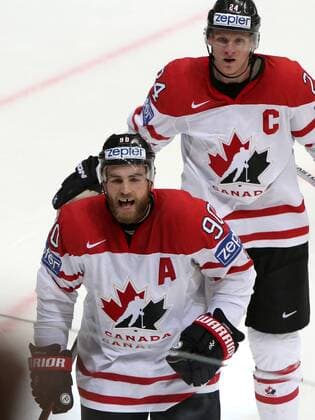 Eishockey, WM Halbfinale, USA - Kanada Canada s Ryan O Reilly (front) and Corey Perry in the 2016 IIHF World Championship WM Weltmeisterschaft semifinal Ice hockey Eishockey match against the United States at VTB Ice Palace in Moscow, Russia, May 21, 2016. Artyom Korotayev TASS  TS023FDF
