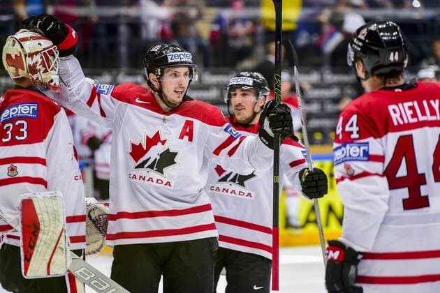Eishockey, WM Halbfinale, USA - Kanada 160521 Kanadas malvakt Cam Talbot och Matt Duchene jublar efter semifinalen i Ishockey-VM mellan Kanada och USA den 21 maj 2016 i Moskva.  Copyright: LUDVIGxTHUNMAN BB160521LT100