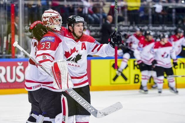 Eishockey, WM Halbfinale, USA - Kanada 160521 Kanadas malvakt Cam Talbot och Matt Duchene jublar efter semifinalen i Ishockey-VM mellan Kanada och USA den 21 maj 2016 i Moskva.  Copyright: LUDVIGxTHUNMAN BB160521LT102
