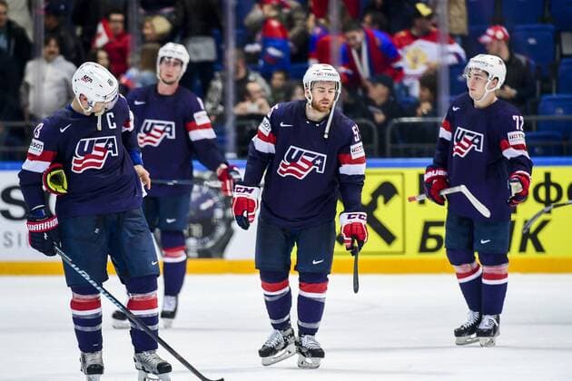 Eishockey, WM Halbfinale, USA - Kanada 160521 USA:s spelare deppar efter semifinalen i Ishockey-VM mellan Kanada och USA den 21 maj 2016 i Moskva.  Copyright: LUDVIGxTHUNMAN BB160521LT104