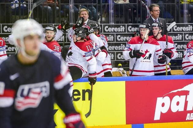 Eishockey, WM Halbfinale, USA - Kanada 160521 Kanadas spelarejublar i baset efter semifinalen i Ishockey-VM mellan Kanada och USA den 21 maj 2016 i Moskva.  Copyright: LUDVIGxTHUNMAN BB160521LT106