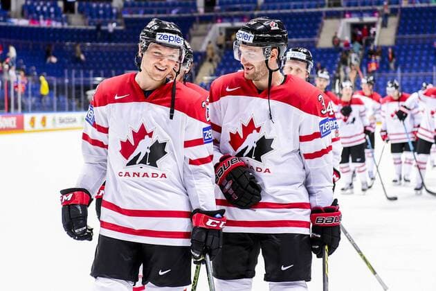 Eishockey, WM Halbfinale, USA - Kanada 160521 Kanadas Sam Reinhart och Boone Jenner jublar efter semifinalen i Ishockey-VM mellan Kanada och USA den 21 maj 2016 i Moskva.  Copyright: LUDVIGxTHUNMAN BB160521LT113