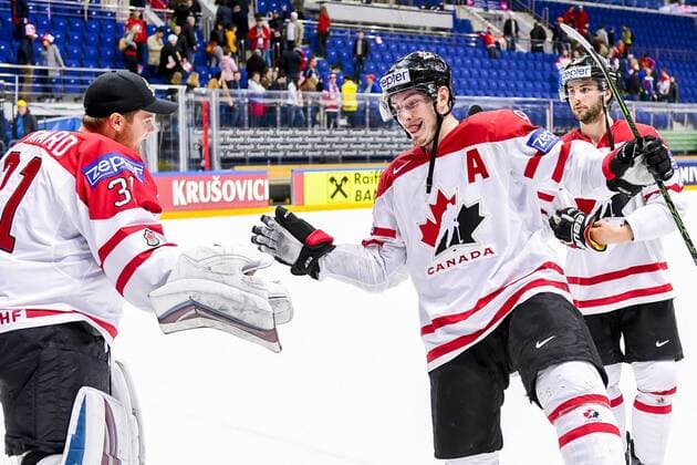 Eishockey, WM Halbfinale, USA - Kanada 160521 Kanadas malvakt malvakt Calvin Pickard och Matt Duchene jublar efter semifinalen i Ishockey-VM mellan Kanada och USA den 21 maj 2016 i Moskva.  Copyright: LUDVIGxTHUNMAN BB160521LT114