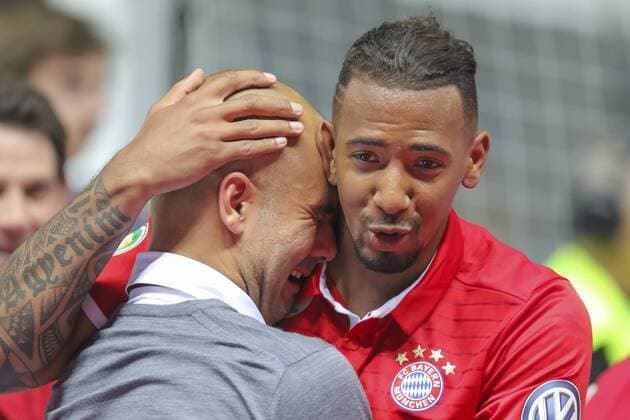 Trainer Cheftrainer Pep GUARDIOLA (FCB) jubelt und weint in den Armen von Jerome BOATENG (FCB 17) Emotionen, Gefuehle, Reaktion, Aktion BORUSSIA DORTMUND - FC BAYERN MUENCHEN 3-4 n.E. Fussball DFB Pokal Finale , Berlin, am 21.05.2016 Saison1516 , Saison 2015 2016, DFB-Pokal
