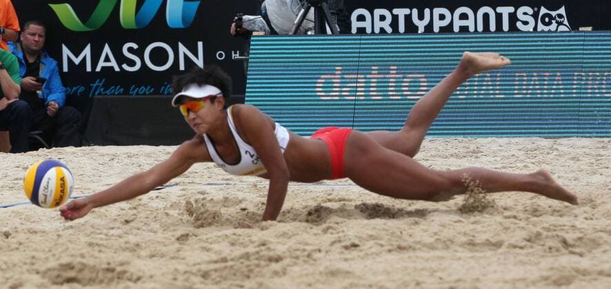 May 21, 2016 - Cincinnati, Ohio, U.S - China s Vinyl Xia make a diving save on Sat May 21,2016 during the Championship woman match . During play in the AVP FIVB Cincinnati Open in Cincinnati,Ohio. AVP FiVB Beach volleyball Beachvolleyball Cincinnati Open - ZUMAc199