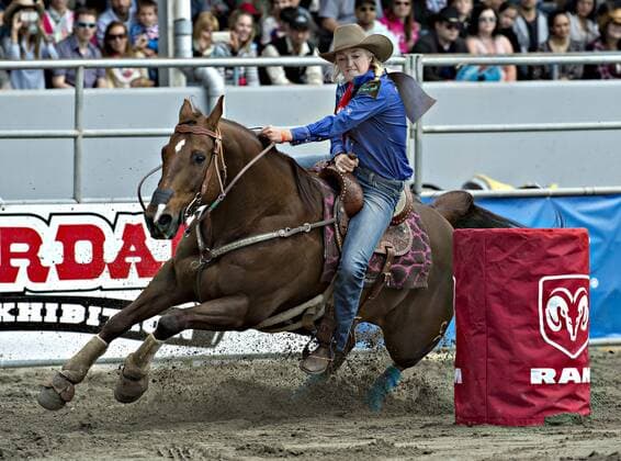 Rodeo in Surrey, Kanada (160522) -- SURREY, May 22, 2016 -- A cowgirl competes in the ladies barrel racing during the Cloverdale Rodeo in Surrey, Canada, May 21, 2016. More than 95 cowboys and cowgirls competed their riding skills at the 70th Cloverdale Rodeo in Surrey, Canada. Cloverdale Rodeo is one of the biggest and longest running rodeo event in North America. ) (cyc) CANADA-SURREY-CLOVERDALE RODEO AndrewxSoong 