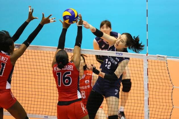 Volleyball, Damen Olympia Quali, Südkorea - Dominikanische Republik Bae Yoona (KOR), MAY 22, 2016 - Volleyball : Women s Volleyball World Final Qualification for the Rio de Janeiro Olympics 2016 match between South Korea 0-3 Dominican Republic at Tokyo Metropolitan Gymnasium, Tokyo, Japan. NOxTHIRDxPARTYxSALES.  (mrva125880)