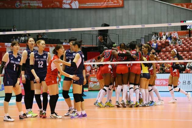 Volleyball, Damen Olympia Quali, Südkorea - Dominikanische Republik (L to R) South Korea Women s team group Mannschaftsbild Totale Dominican Republic Women s team group, MAY 22, 2016 - Volleyball : Women s Volleyball World Final Qualification for the Rio de Janeiro Olympics 2016 match between South Korea 0-3 Dominican Republic at Tokyo Metropolitan Gymnasium, Tokyo, Japan. NOxTHIRDxPARTYxSALES.  (mrva125892)
