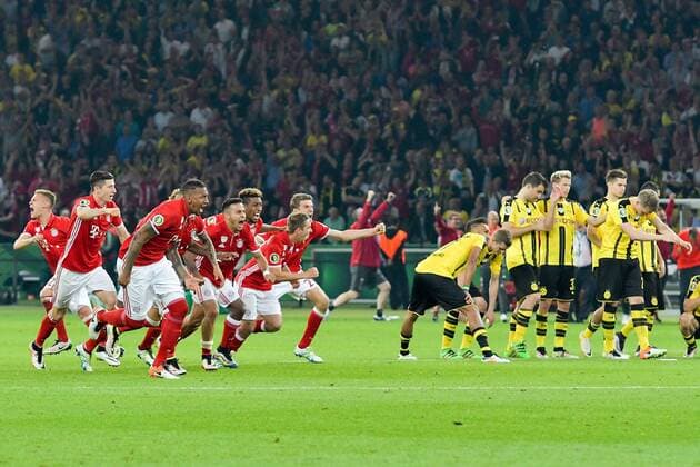 Fußball, DFB-Pokalfinale 2015 2016, FC Bayern München - Borussia Dortmund xtwa, DFB Pokal Finale 2016 Finale - Endspiel - Final Borussia Dortmund vs. FC Bayern Muenchen Sieger FC Bayern Muenchen, Jubel, Pokalsieger, Verlierer Borussia Dortmund Berlin