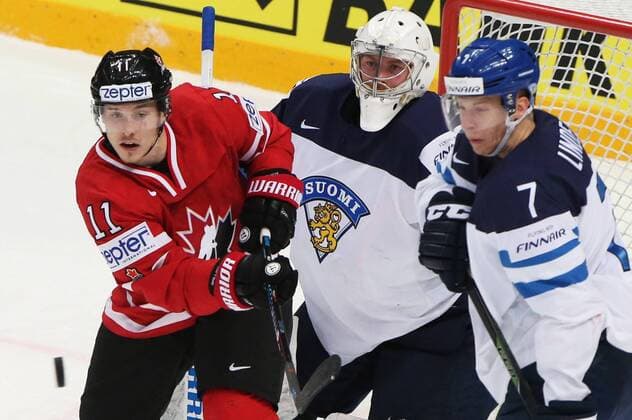 Eishockey, WM Finale, Finnland - Kanada Canada s Brendan Gallagher and Finland s goalie Mikko Koskinen, Finland s Esa Lindell (L-R) in their 2016 IIHF World Championship WM Weltmeisterschaft final Ice hockey Eishockey match at VTB Ice Palace in Moscow, Russia, May 22, 2016. Artyom Korotayev TASS  TS0241B9