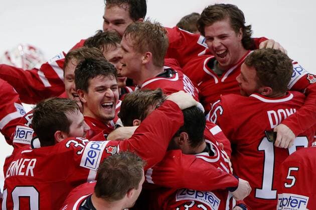 Eishockey, WM Finale, Finnland - Kanada Canada s players celebrate winning the 2016 IIHF World Championship WM Weltmeisterschaft final Ice hockey Eishockey match against Finland at VTB Ice Palace in Moscow, Russia, May 22, 2016. The Canadian team won the game 2:0. Artyom Korotayev TASS  TS0241F0