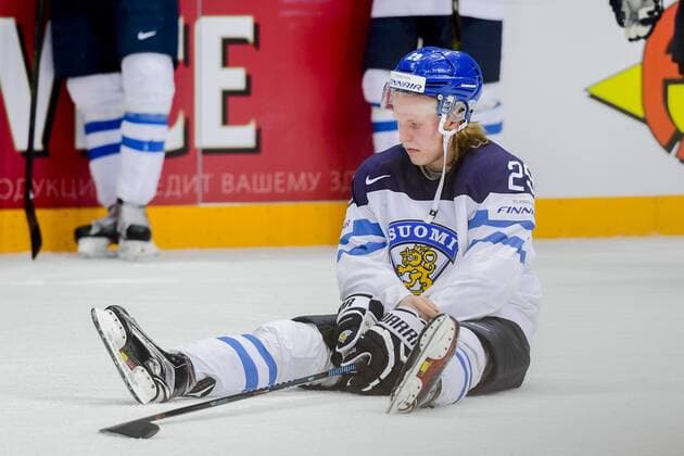 Eishockey, WM Finale, Finnland - Kanada 160522 Finlands Patrik Laine deppar efter finalen i Ishockey-VM mellan Finland och Kanada den 22 maj 2016 i Moskva.  Copyright: LUDVIGxTHUNMAN BB160522LT090