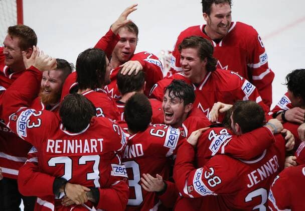 Eishockey, WM Finale, Finnland - Kanada Canada s players celebrate winning the 2016 IIHF World Championship WM Weltmeisterschaft final Ice hockey Eishockey match against Finland at VTB Ice Palace in Moscow, Russia, May 22, 2016. The Canadian team won the game 2:0. Artyom Korotayev TASS  TS0241F3