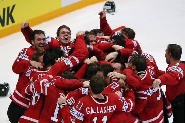 Canada s players celebrate winning the 2016 IIHF World Championship WM Weltmeisterschaft final Ice hockey Eishockey match against Finland at VTB Ice Palace in Moscow, Russia, May 22, 2016. The Canadian team won the game 2:0. Artyom Korotayev TASS  TS0241F5