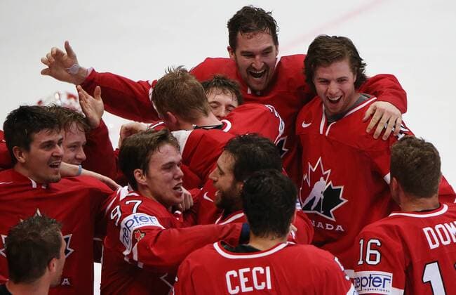 Canada s players celebrate winning the 2016 IIHF World Championship WM Weltmeisterschaft final Ice hockey Eishockey match against Finland at VTB Ice Palace in Moscow, Russia, May 22, 2016. The Canadian team won the game 2:0. Artyom Korotayev TASS  TS0241F7