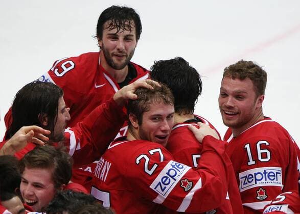 Canada s players celebrate winning the 2016 IIHF World Championship WM Weltmeisterschaft final Ice hockey Eishockey match against Finland at VTB Ice Palace in Moscow, Russia, May 22, 2016. The Canadian team won the game 2:0. Artyom Korotayev TASS  TS0241FA