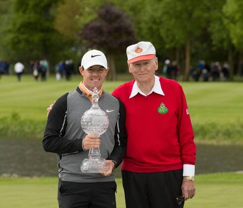 Golf, Rory McIlroy gewinnt die Dubai Duty Free Irish Open in County Kildare 22.05.2016. The K Club, Straffan, Co. Kildare, Ireland. Dubai Duty Free Irish Open Golf Championship Round 4. The winner of the Dubai Duty Free Irish Open Golf Championship Rory Mcilroy poses with Dr. Michael Smurfit. xPeterxFitzpatrickx  ActionPlus11740452
