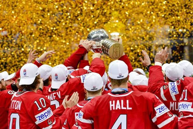 Eishockey, WM, Weltmeister Kanada 160522 Kanadas spelare jublar med pokalen efter finalen i Ishockey-VM mellan Finland och Kanada den 22 maj 2016 i Moskva.  Copyright: LUDVIGxTHUNMAN BB160522LT118