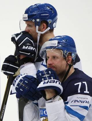 Finland s Leo Komarov (front) seen after losing the 2016 IIHF World Championship WM Weltmeisterschaft final Ice hockey Eishockey match against Canada at VTB Ice Palace in Moscow, Russia, May 22, 2016. The Canadian team won the game 2:0. The Canadian team won the game 2:0. Artyom Korotayev TASS  TS024203