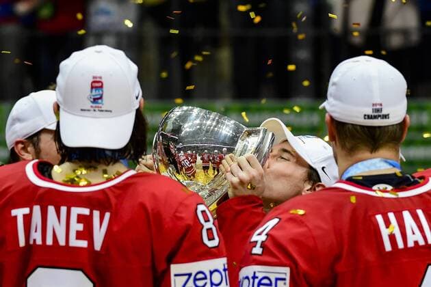 Eishockey, WM, Weltmeister Kanada 160522 Kanadas spelare jublar efter finalen i Ishockey-VM mellan Finland och Kanada den 22 maj 2016 i Moskva.  Copyright: LUDVIGxTHUNMAN BB160522LT145